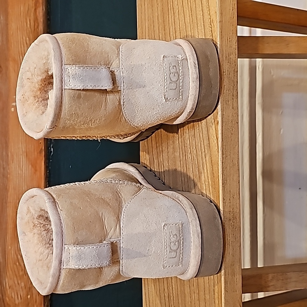 Uggs - image 1